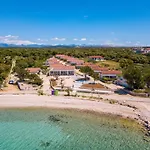 Seaside House For Families With Children Mandre, Pag - 22604 *