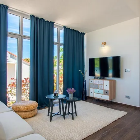 Seaside House For Families With Children Mandre, Pag - 22604 Holiday home *