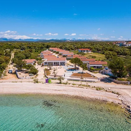 Seaside House For Families With Children Mandre, Pag - 22604 *