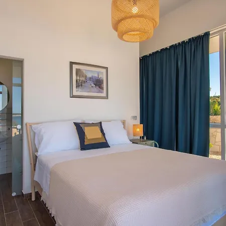 Seaside House For Families With Children Mandre, Pag - 22604 *