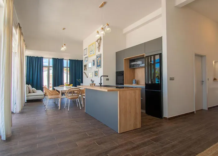 Дом отдыха Seaside House For Families With Children Mandre, Pag - 22604 Колан