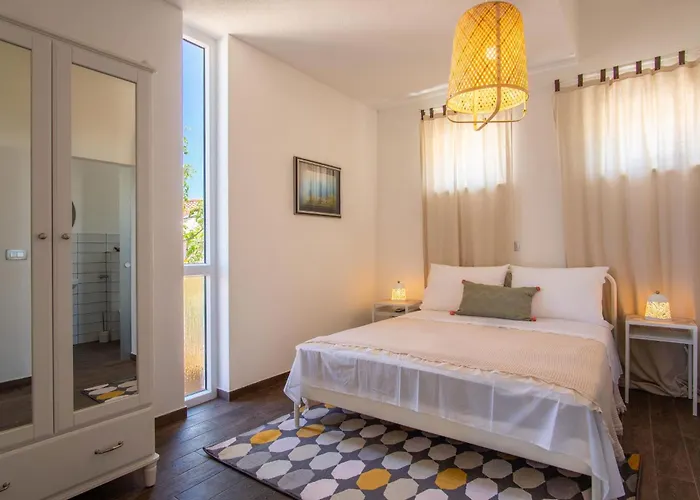Seaside House For Families With Children Mandre, Pag - 22604 Дом отдыха