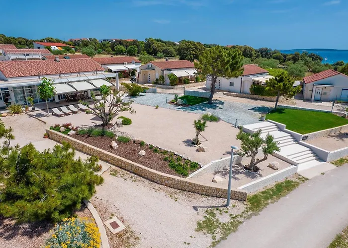 Seaside House For Families With Children Mandre, Pag - 22604 Дом отдыха Колан