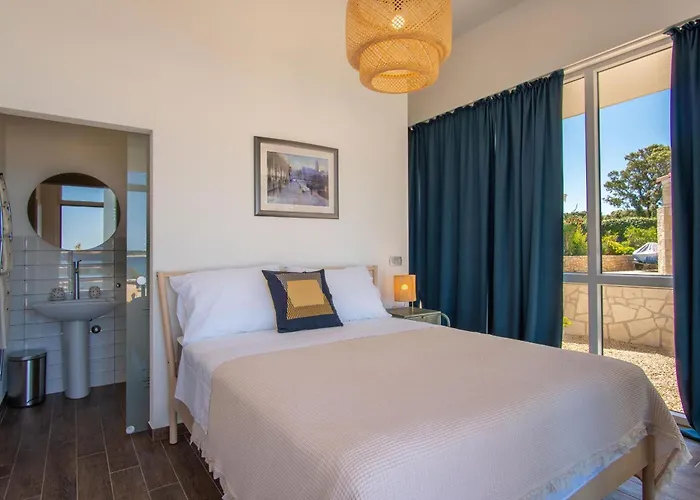 Seaside House For Families With Children Mandre, Pag - 22604 *